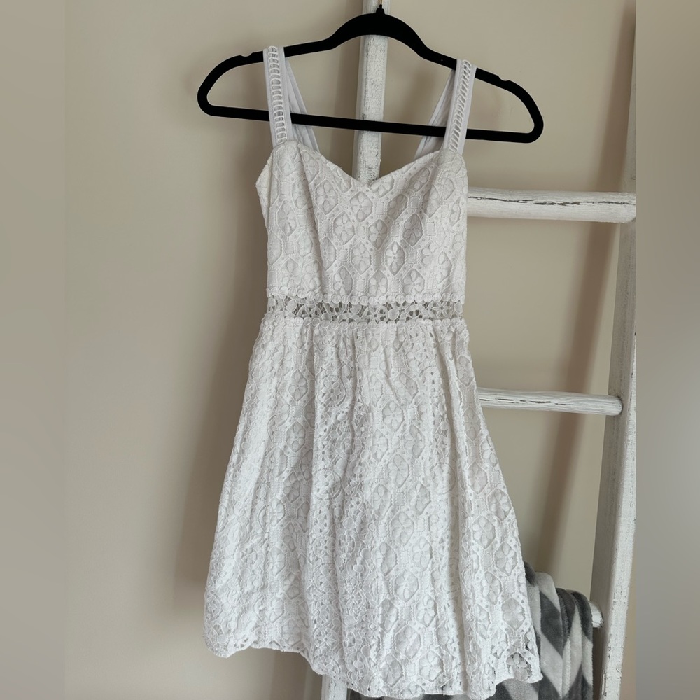 Lilly Pulitzer white  dress. Size small fits more like extra small